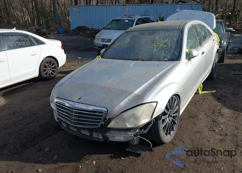 2008 Mercedes-Benz S 550 4Matic z USA, uszkodzony, nr VIN WDDNG86XX8A195928